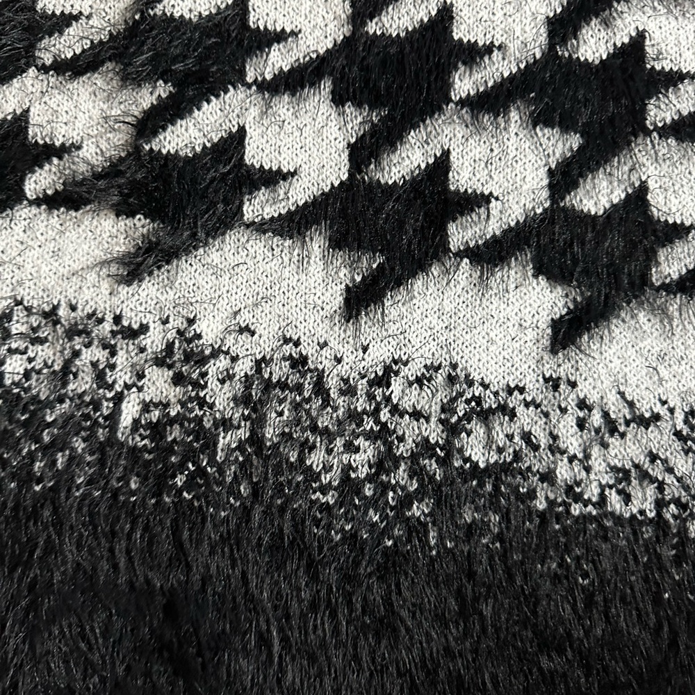 3x soft black and white vest. Nice long length. - Picture 7 of 9